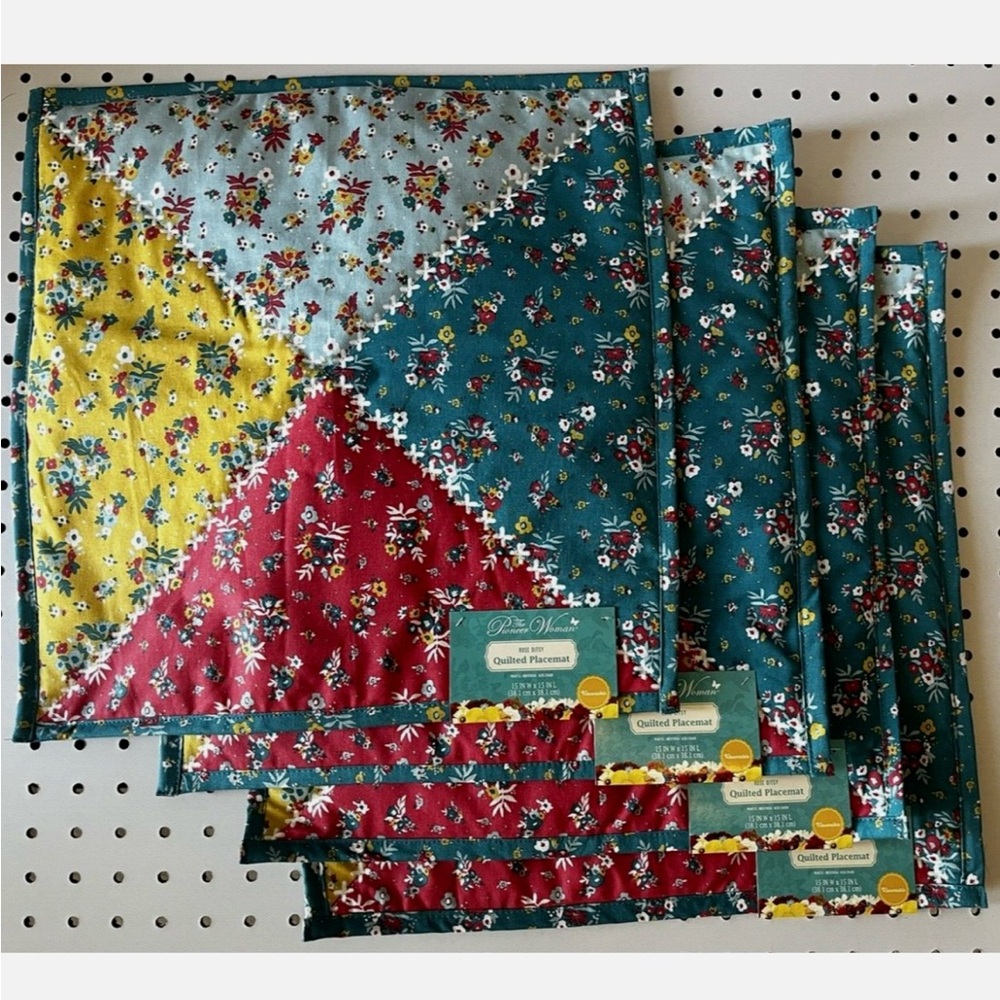 NWT The Pioneer Woman Floral Patchwork Placemats -
Set of 4 for $20